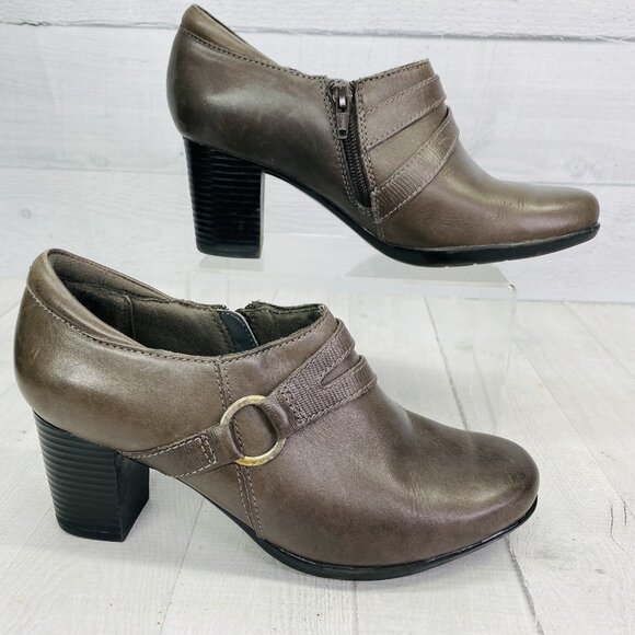 Clarks Bendables 65880 Gray Leather Side Zip Buckle Heel Shoes Bootie Sz 8.5 M - Picture 3 of 13